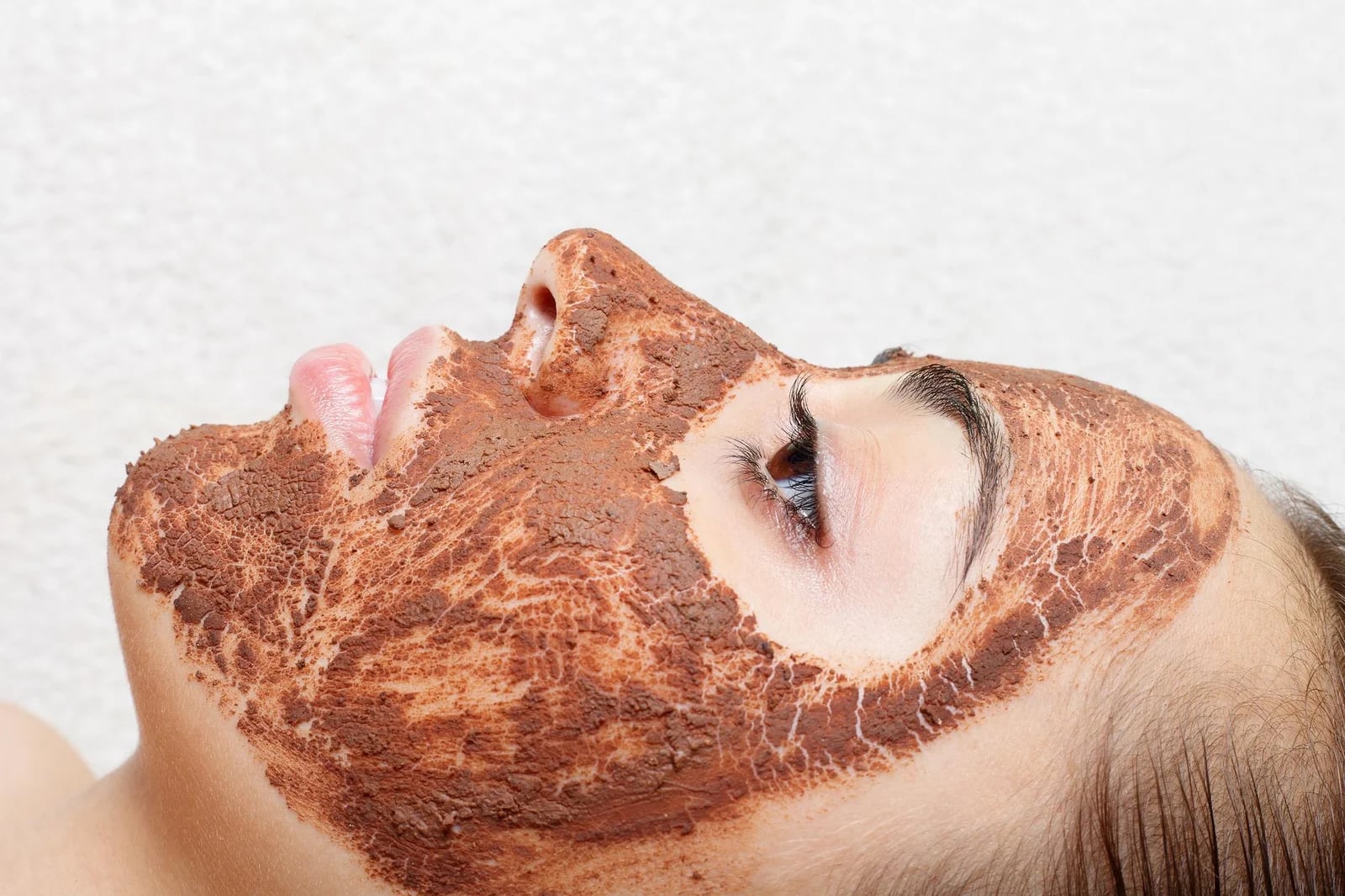 PEELING DE FENOL: ENTENDA OS RISCOS E COMO SE PROTEGER