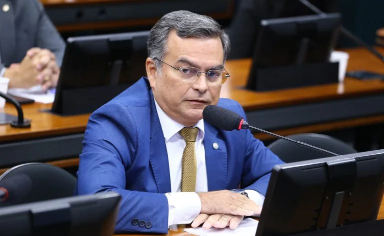 CÂMARA APROVA PROJETO QUE GARANTE CIRURGIA REPARADORA DE ORELHAS NO SUS PARA CRIANÇAS E ADOLESCENTES