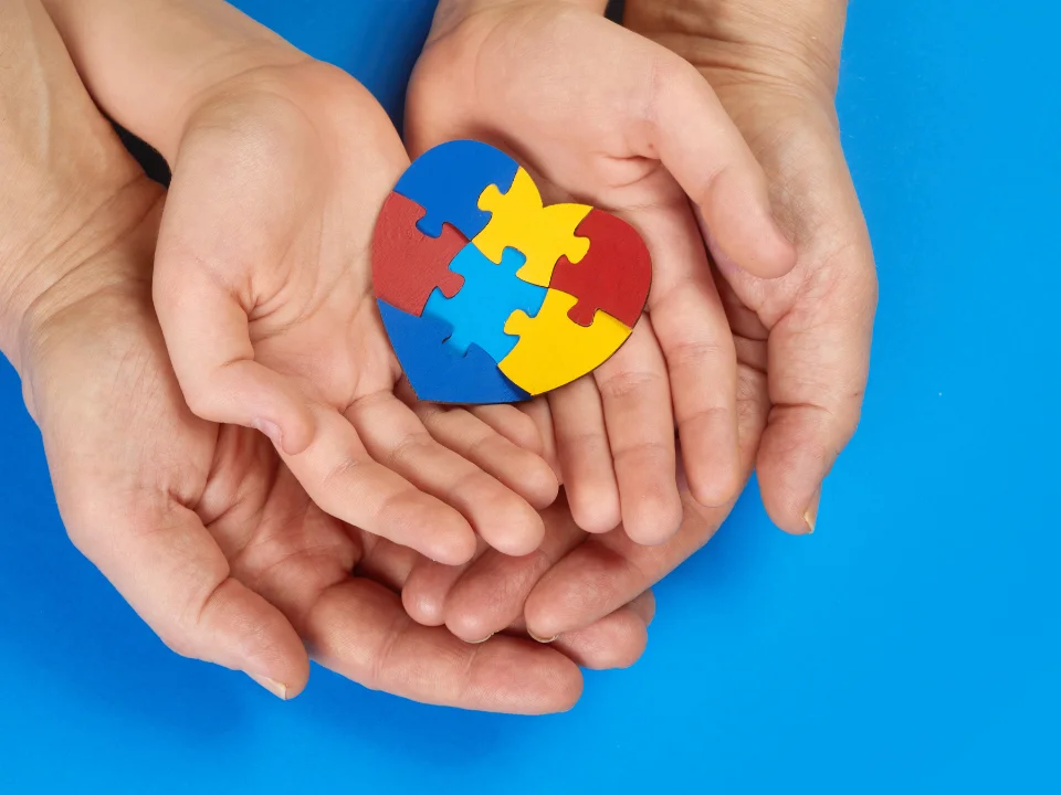 ALÉM DO ABRIL AZUL: A IMPORTÂNCIA DE DEFENDER OS DIREITOS DAS PESSOAS COM TRANSTORNO DO ESPECTRO AUTISTA (TEA) O ANO TODO