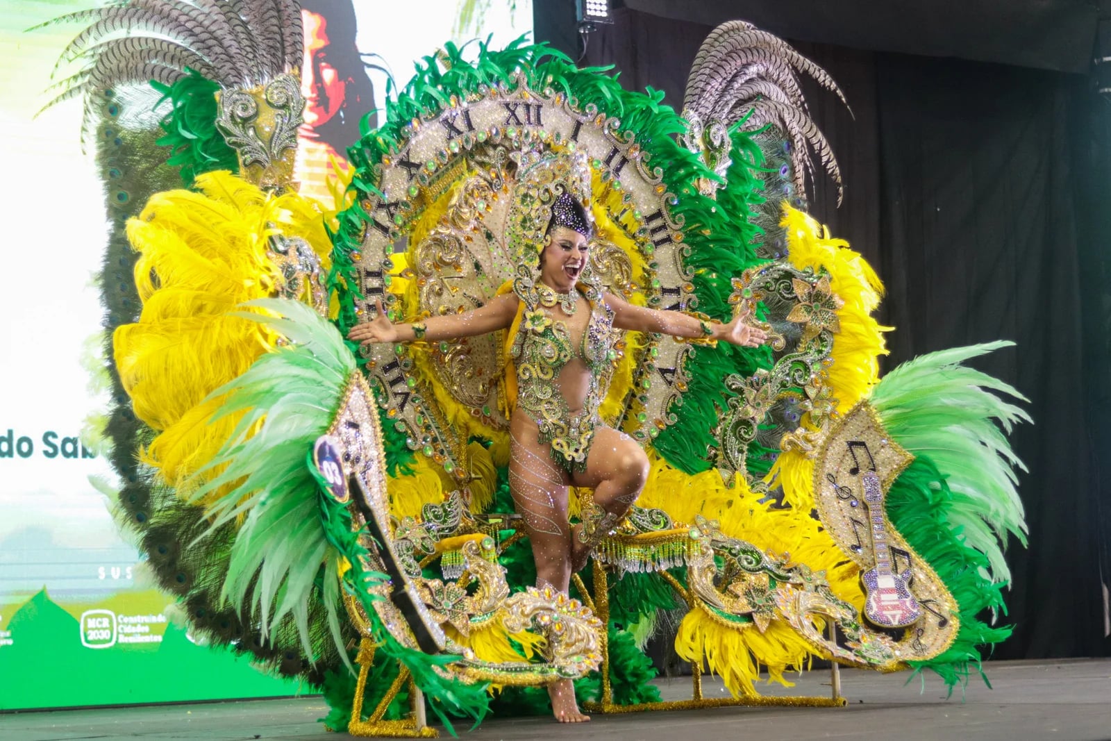 DARA GARCIA, A NOVA SOBERANA DO FESTIVAL DO ABACAXI 2025