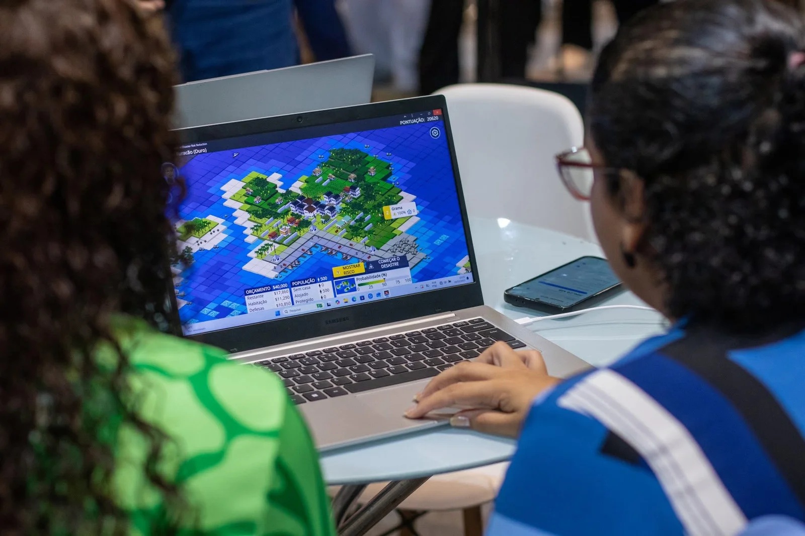 JOGO DA ONU ATRAI PÚBLICO E FAZ SUCESSO NO ESTANDE DE BARCARENA DURANTE A COP30