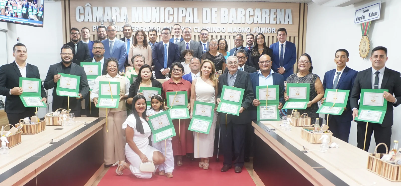 CÂMARA DE BARCARENA HOMENAGEIA PERSONALIDADES COM A COMENDA ORGULHO CABANO