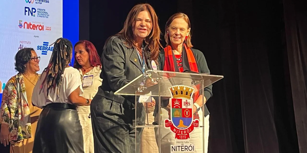CRISTINA VILAÇA REPRESENTA BARCARENA EM ENCONTRO NACIONAL SOBRE POLÍTICAS DE PROTEÇÃO ÀS MULHERES
