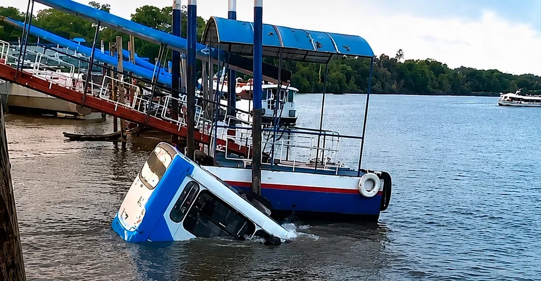 ACIDENTE COM ÔNIBUS NO PORTO SÃO FRANCISCO CHOCA BARCARENA