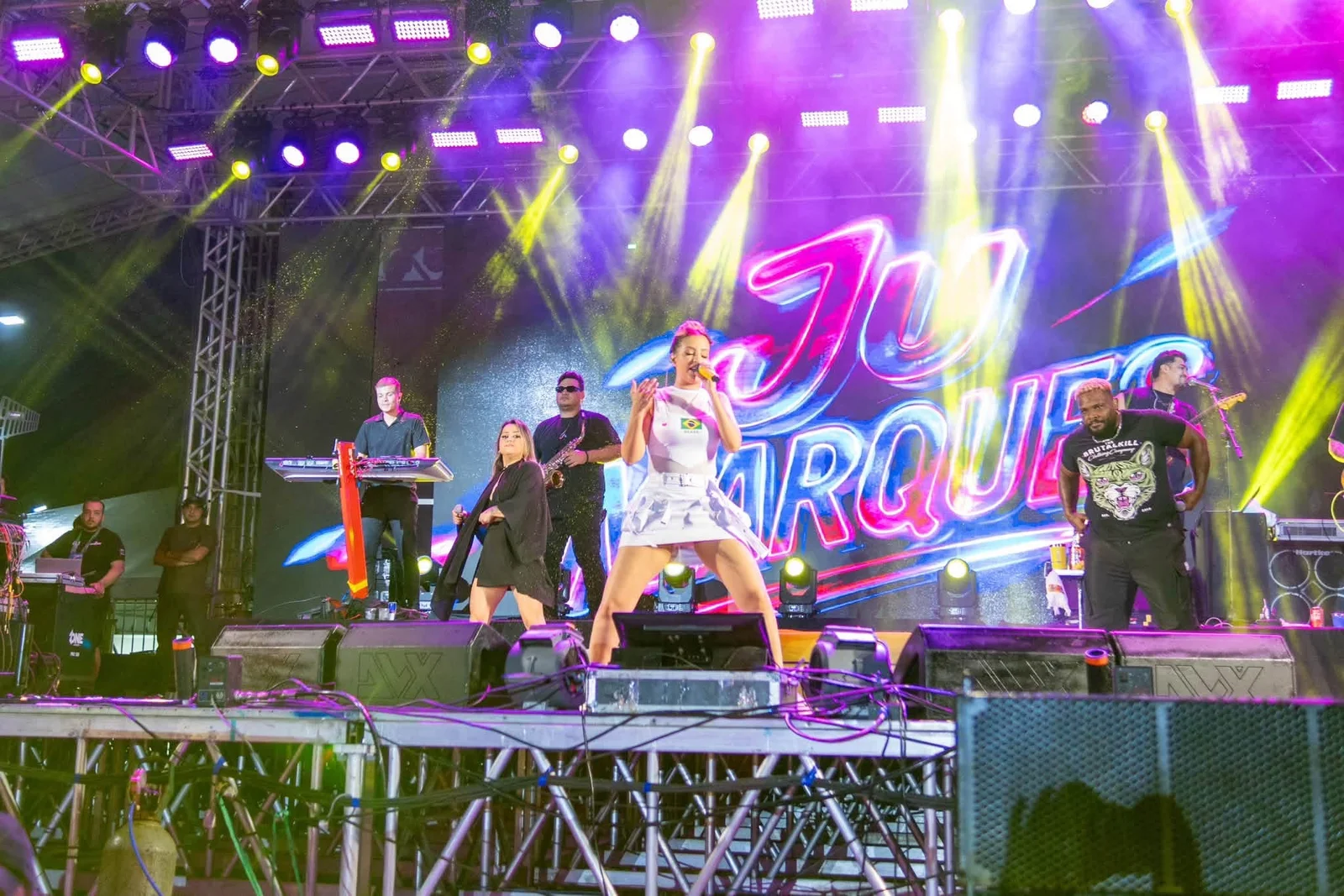 FESTIVAL DE VERÃO 2026 COMEÇA COM SHOWS, GRANDE PÚBLICO E CLIMA DE FESTA NA PRAIA DO CARIPI