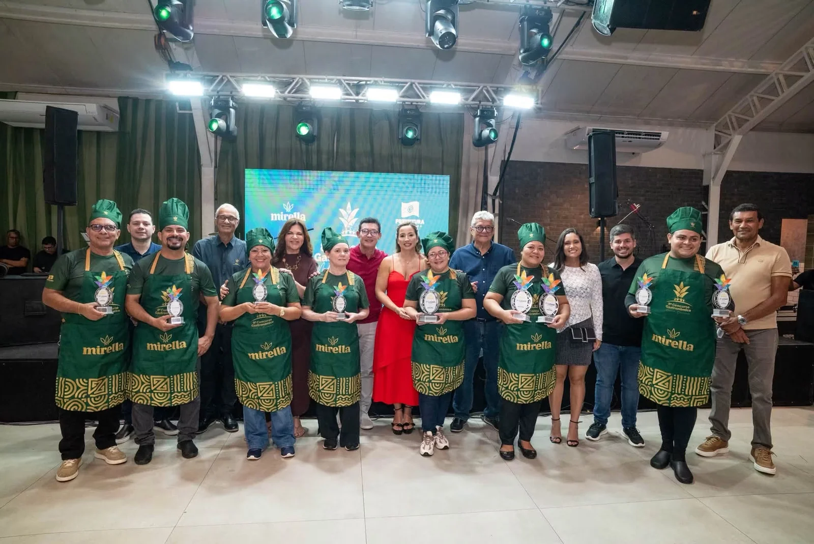IRMÃS VENCEM AS TRÊS CATEGORIAS DO CONCURSO GASTRONÔMICO DO FESTIVAL DO ABACAXI