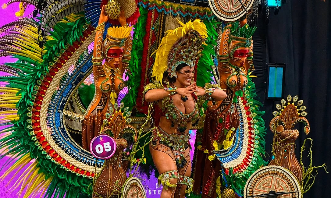 ADRIANNY MALU É ELEITA RAINHA DAS RAINHAS DO FESTIVAL DO ABACAXI 2026
