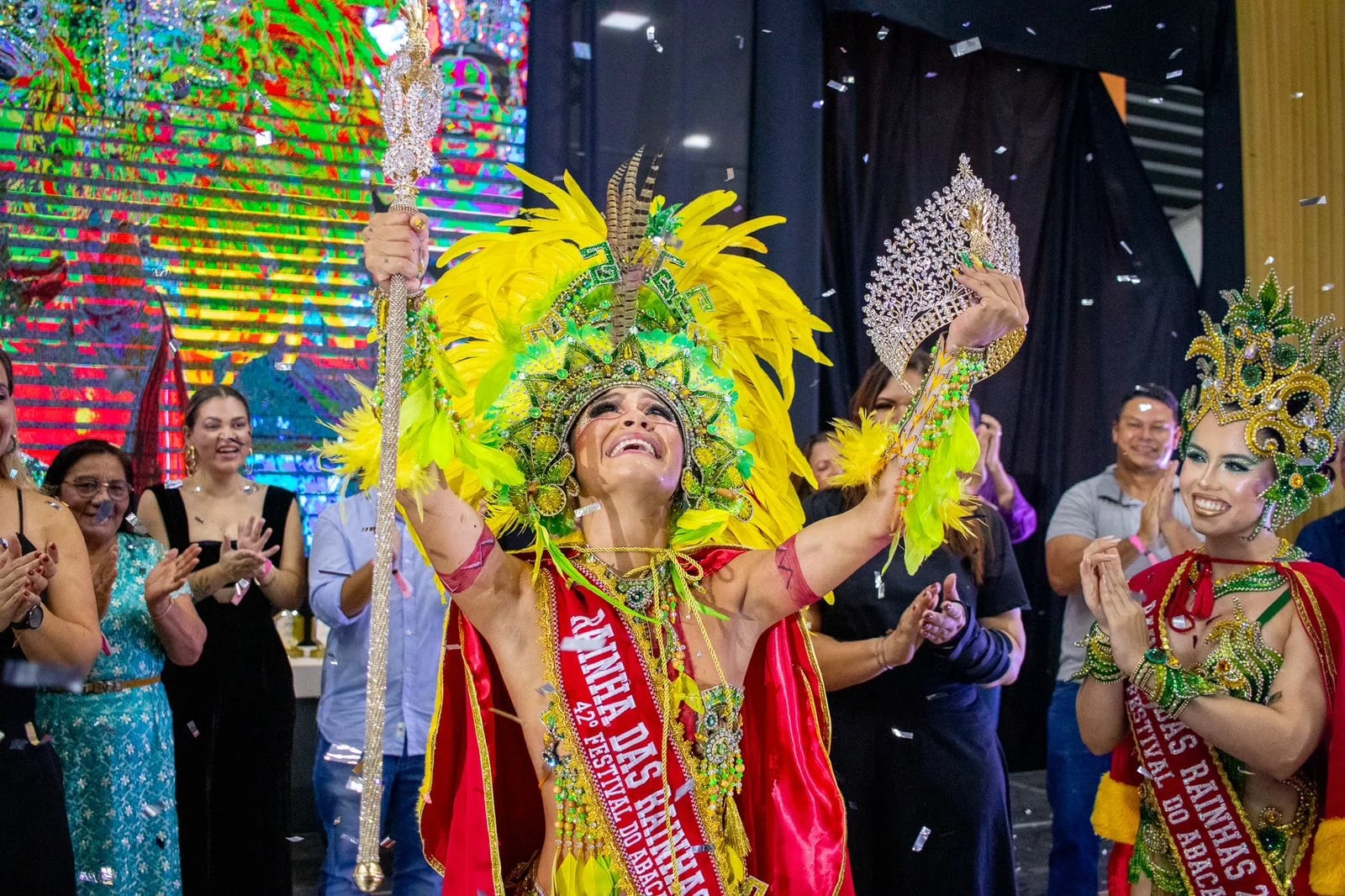 AMANDA MACHADO EXPLICA COMO É SER A RAINHA DO FESTIVAL DO ABACAXI