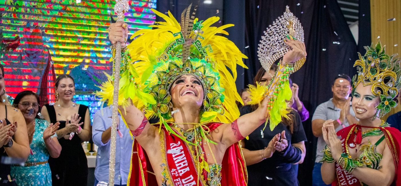 Amanda Machado, 21 anos, a Rainha do Festival do Abacaxi 2024