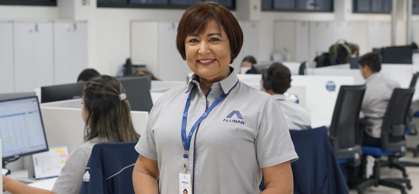 Nelma Vilhena atua como coordenadora de Importação e Exportação da Alubar..